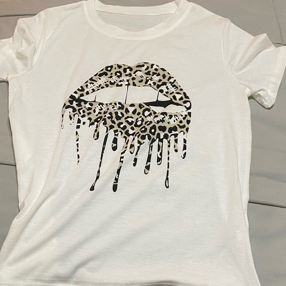 Shein T-Shirt - Picture 1 of 5